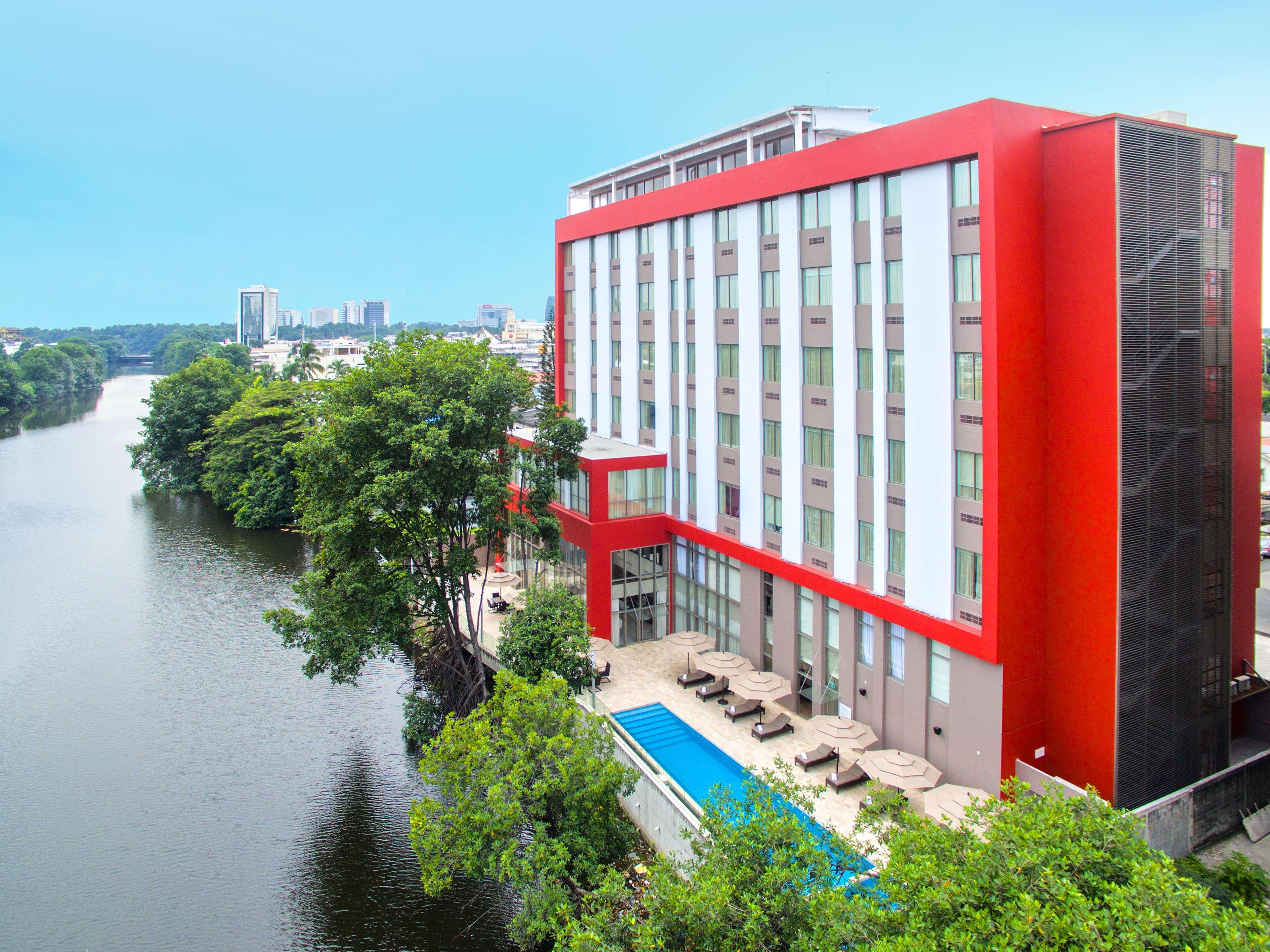 Radisson Hotel Guayaquil Exterior photo The Riverview
