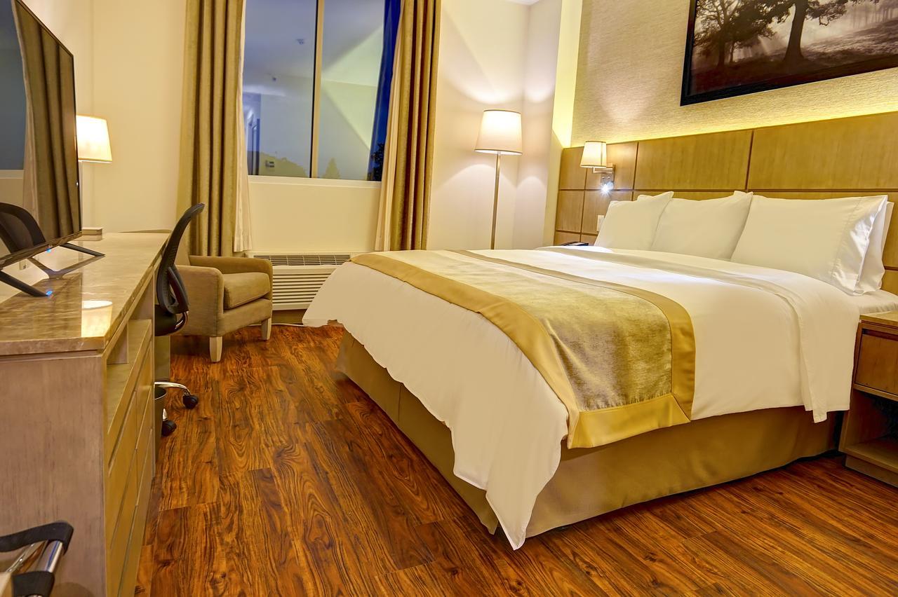 Radisson Hotel Guayaquil Exterior photo A bedroom