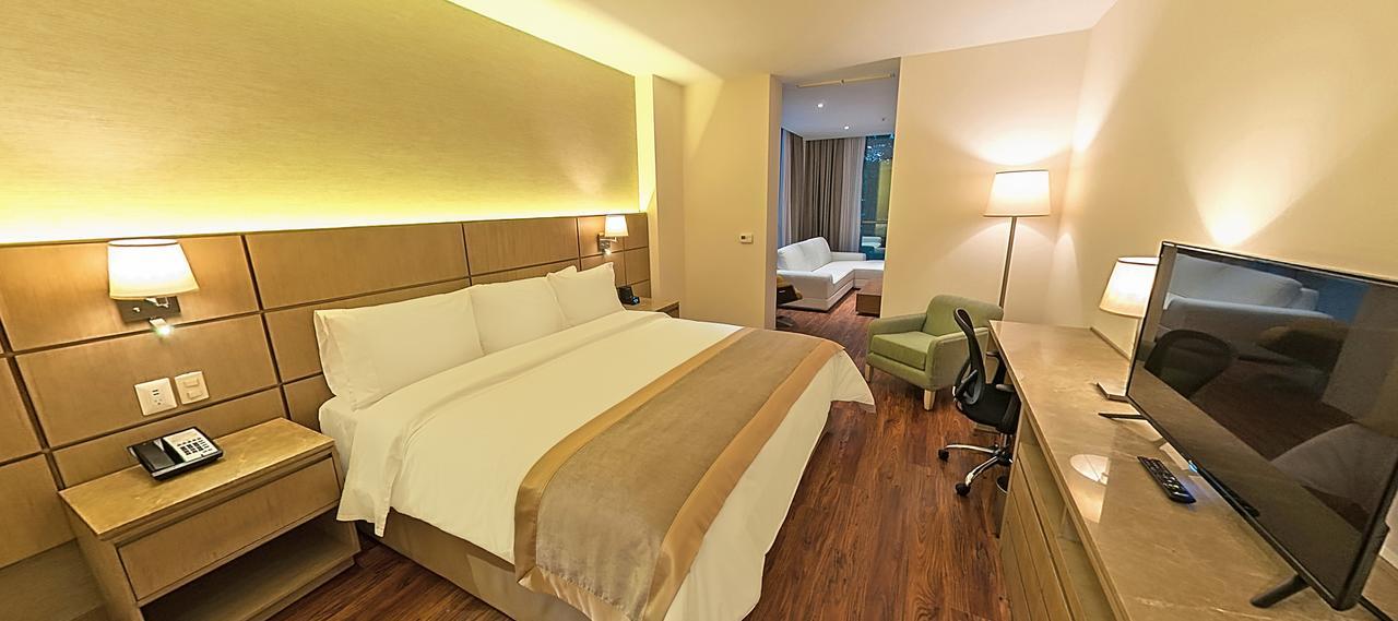 Radisson Hotel Guayaquil Exterior photo Deluxe Room