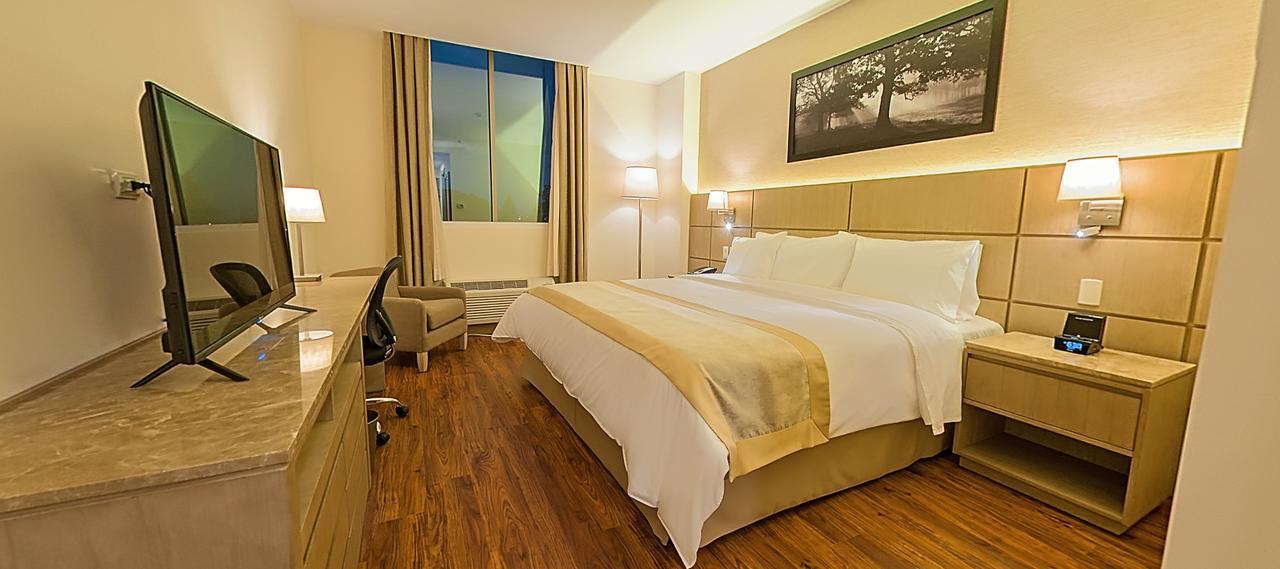 Radisson Hotel Guayaquil Exterior photo A bedroom