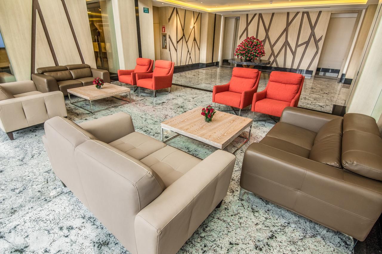 Radisson Hotel Guayaquil Exterior photo Lobby