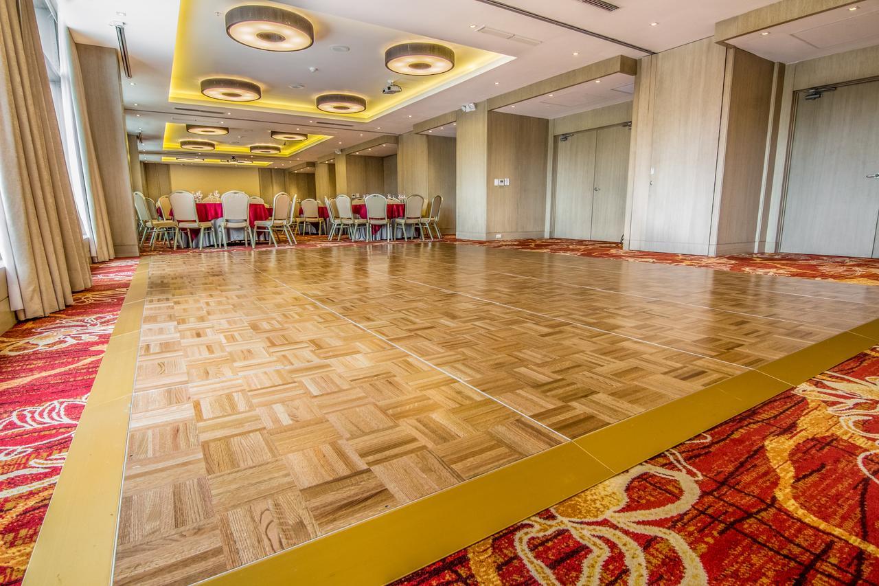 Radisson Hotel Guayaquil Exterior photo A parquet floor