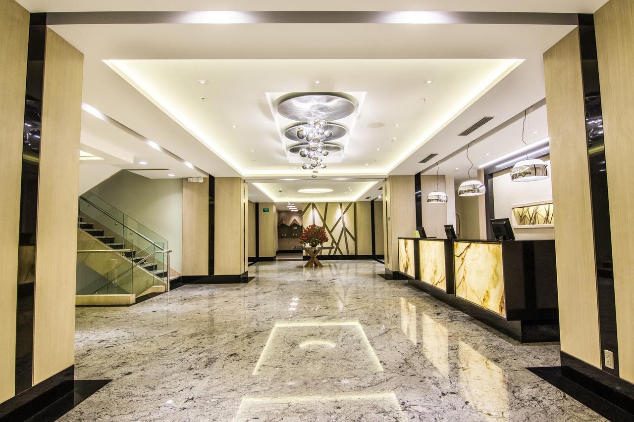 Radisson Hotel Guayaquil Exterior photo Lobby